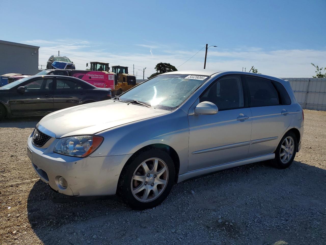 Salvage Kia Spectra Image