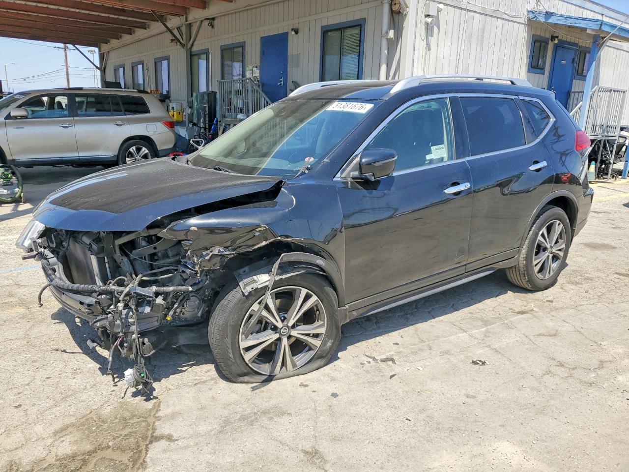 Salvage Nissan Rogue Image