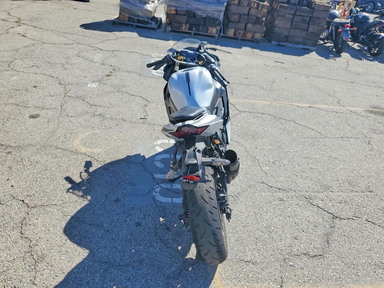 Kawasaki Ninja 900