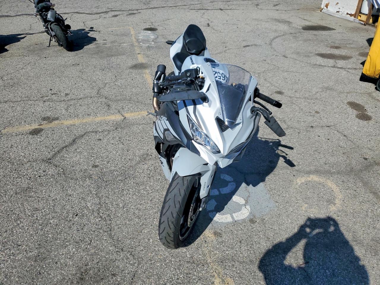 Kawasaki Ninja 900