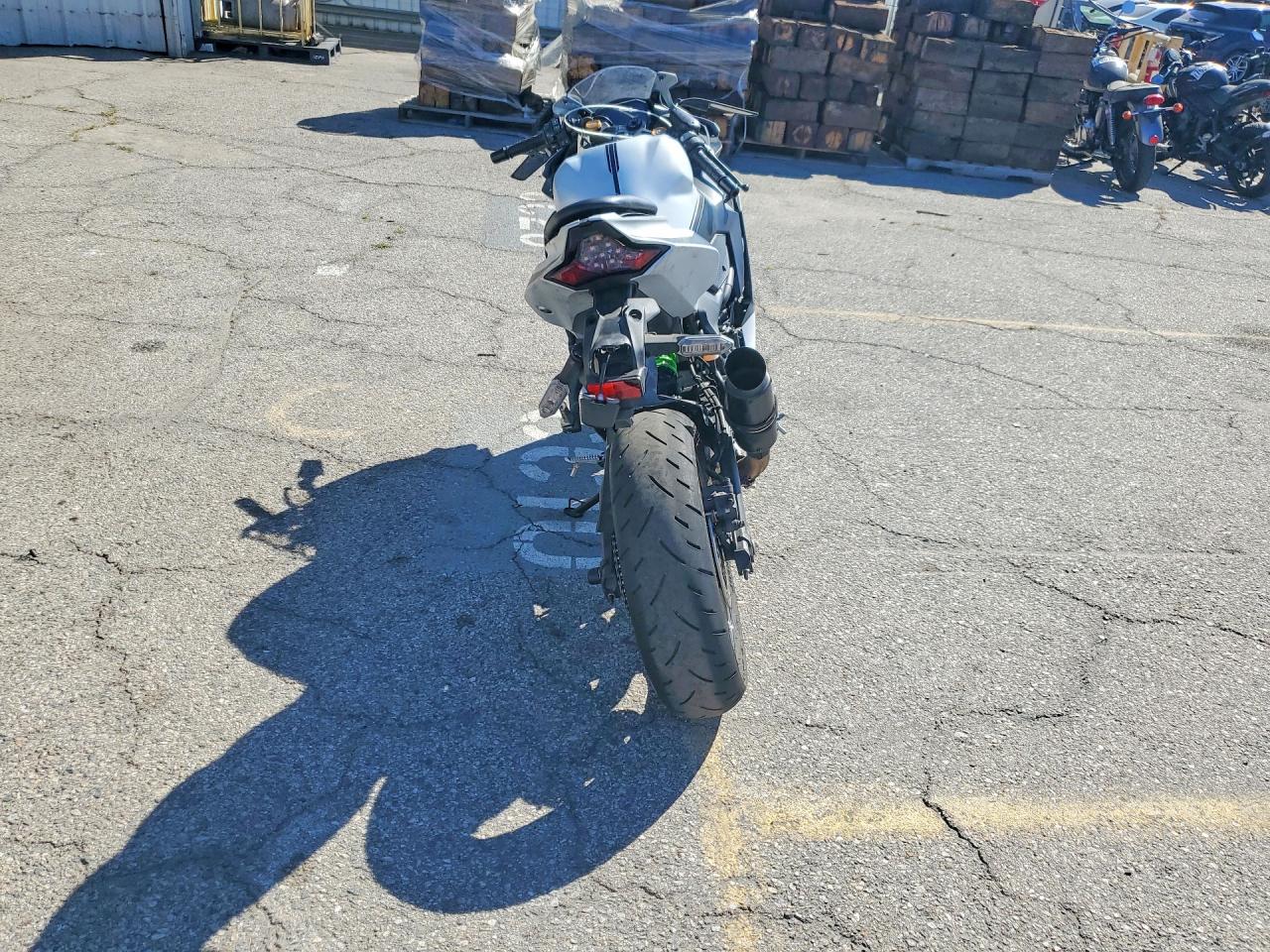 Kawasaki Ninja 900