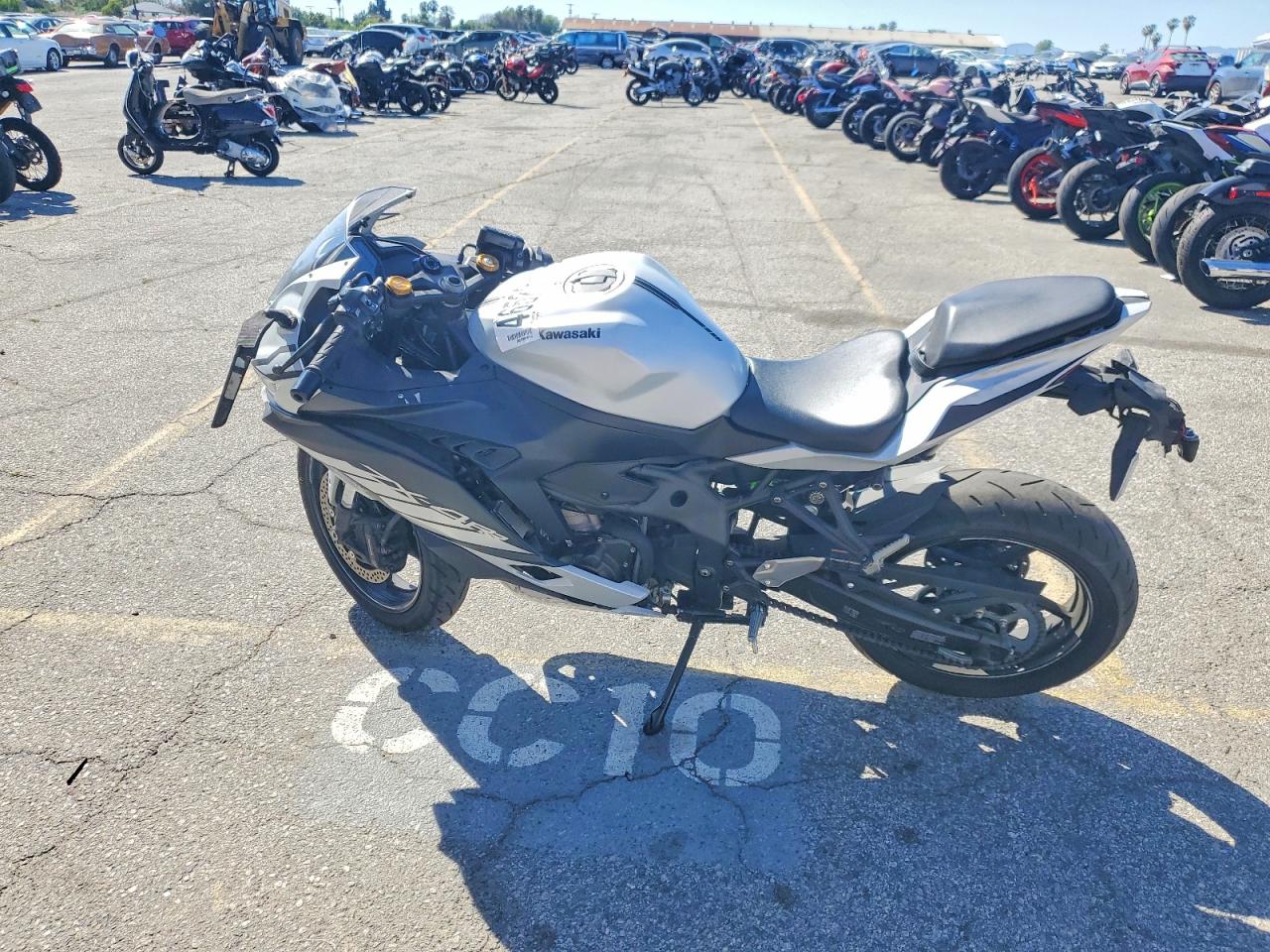 Kawasaki Ninja 900