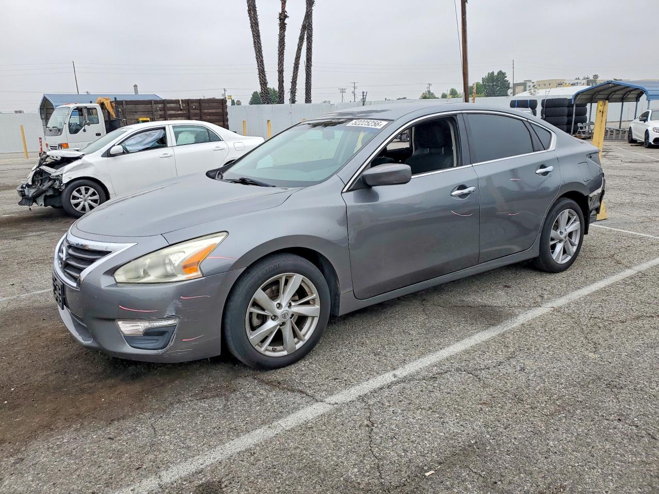 Salvage Nissan Altima Image
