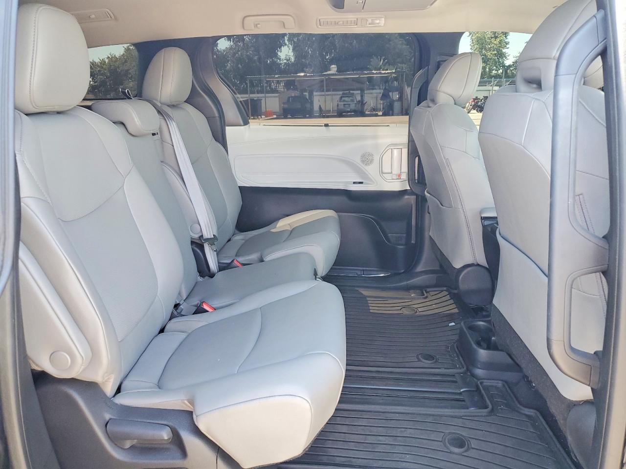 Toyota Sienna Xle 8-passenger