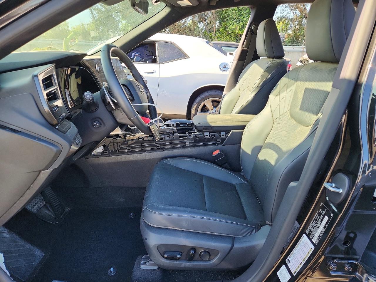 Lexus RX Base