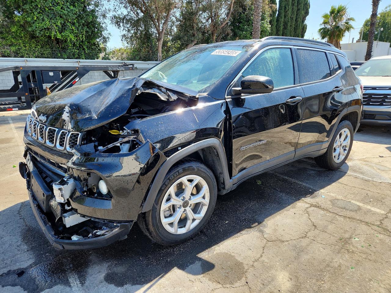 Salvage Jeep Compass Image