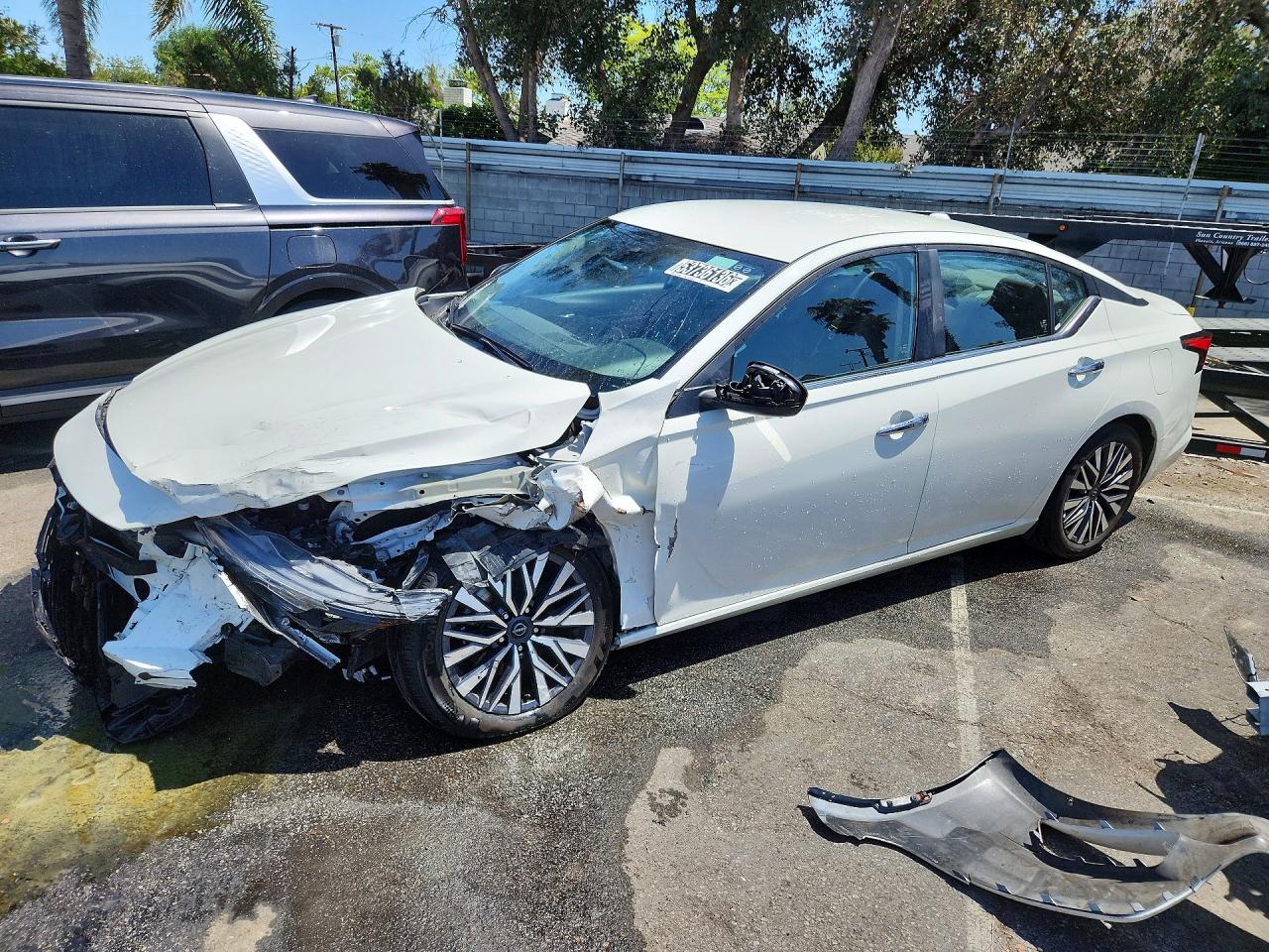 Salvage Nissan Altima Image