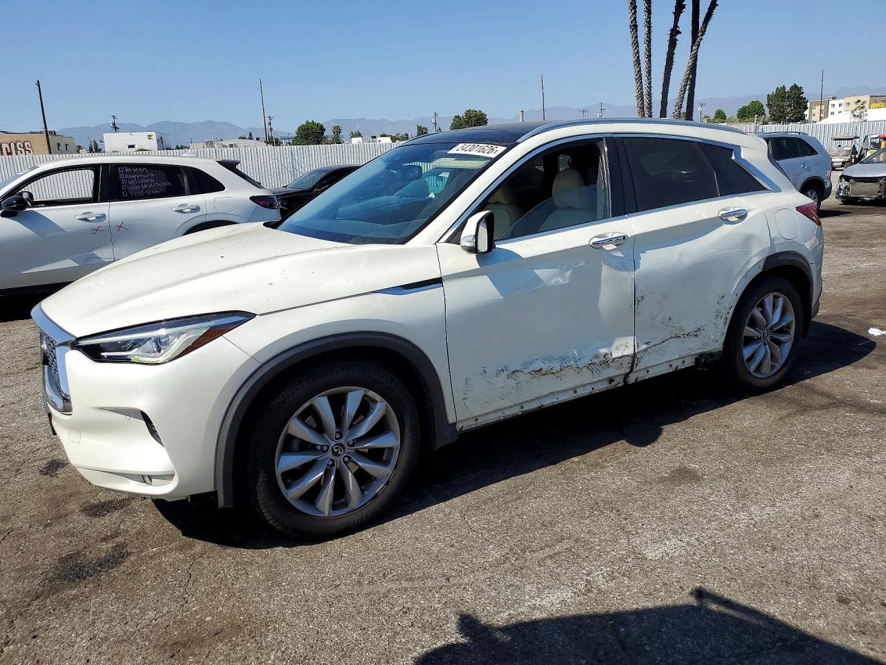 Salvage INFINITI Qx Image