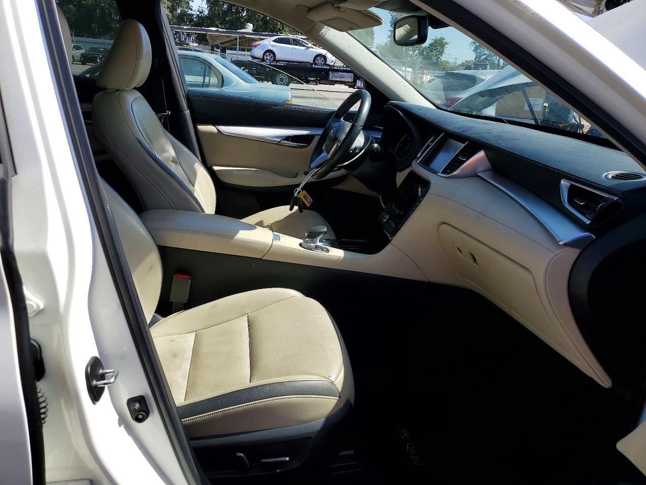 INFINITI Qx Essential