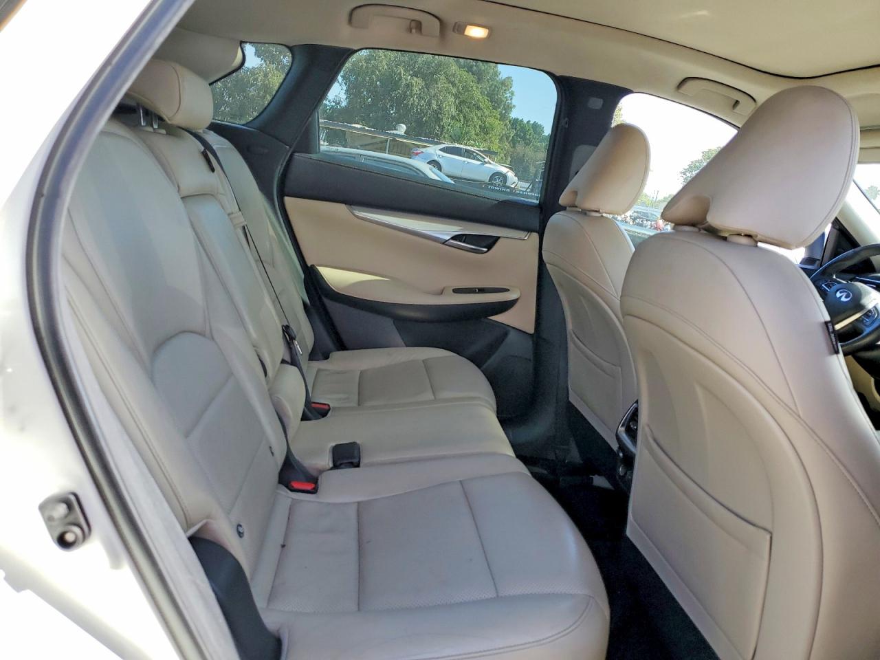 INFINITI Qx Essential