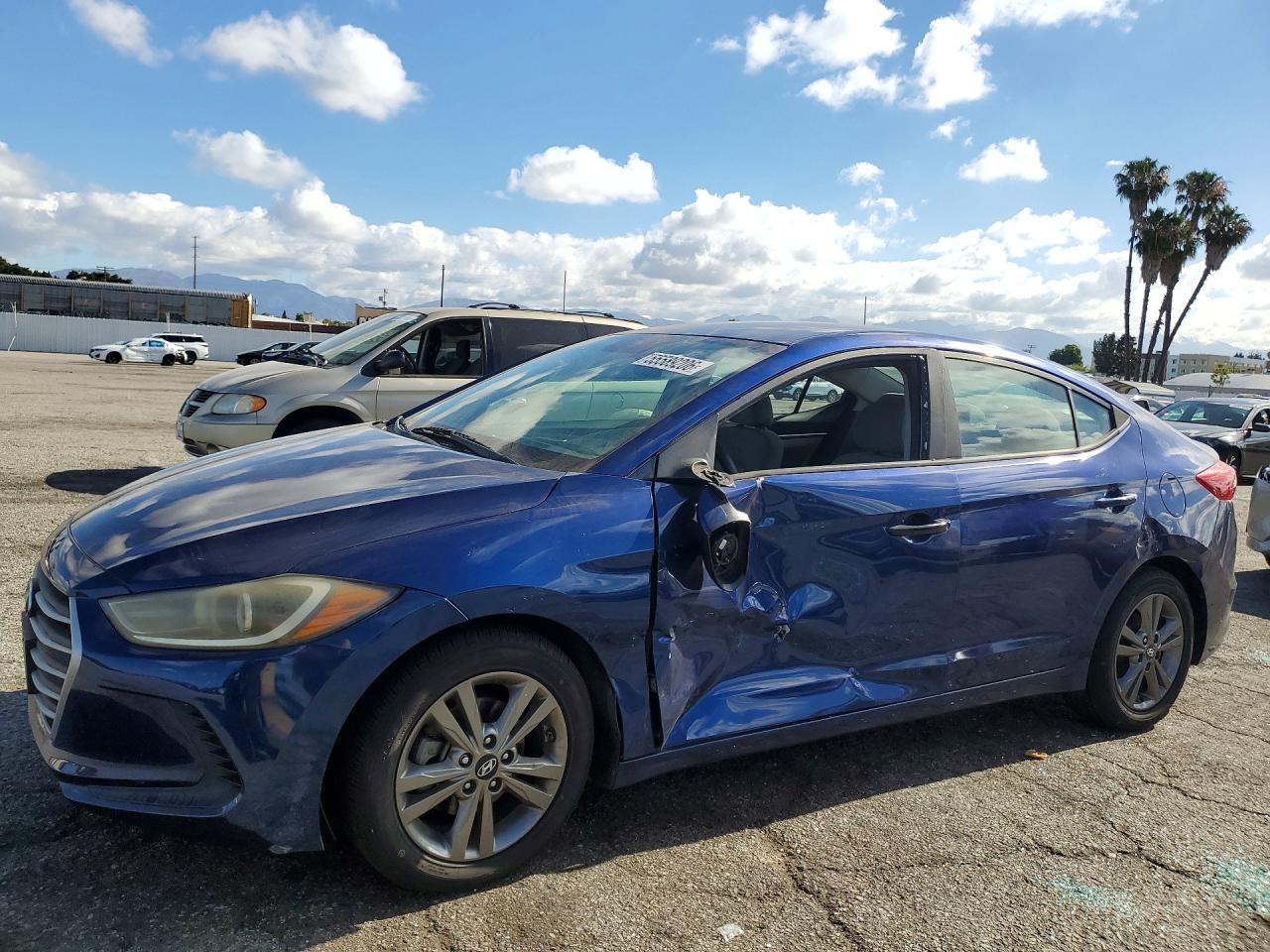 Salvage Hyundai ELANTRA Image