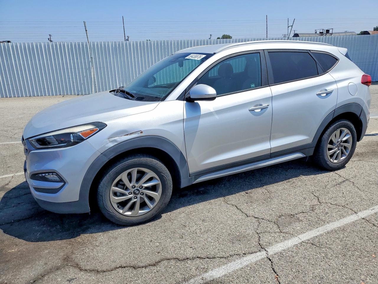 Salvage Hyundai TUCSON Image