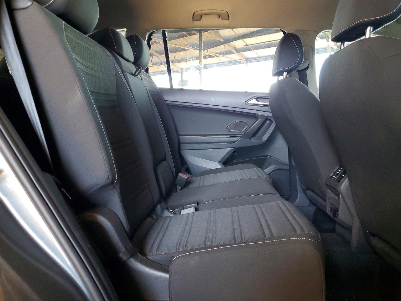 Volkswagen Tiguan S