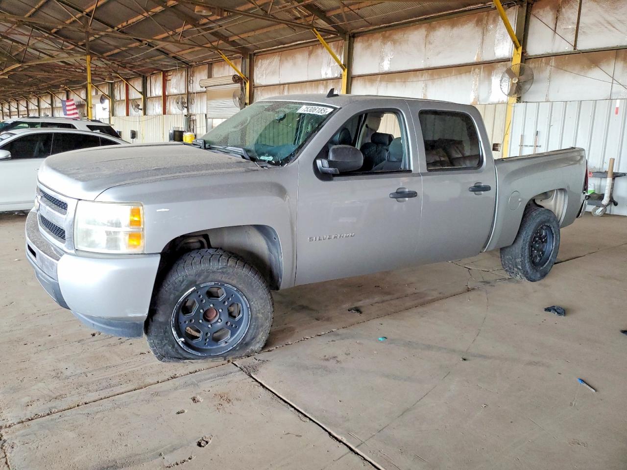 Salvage Chevrolet Silverado Image