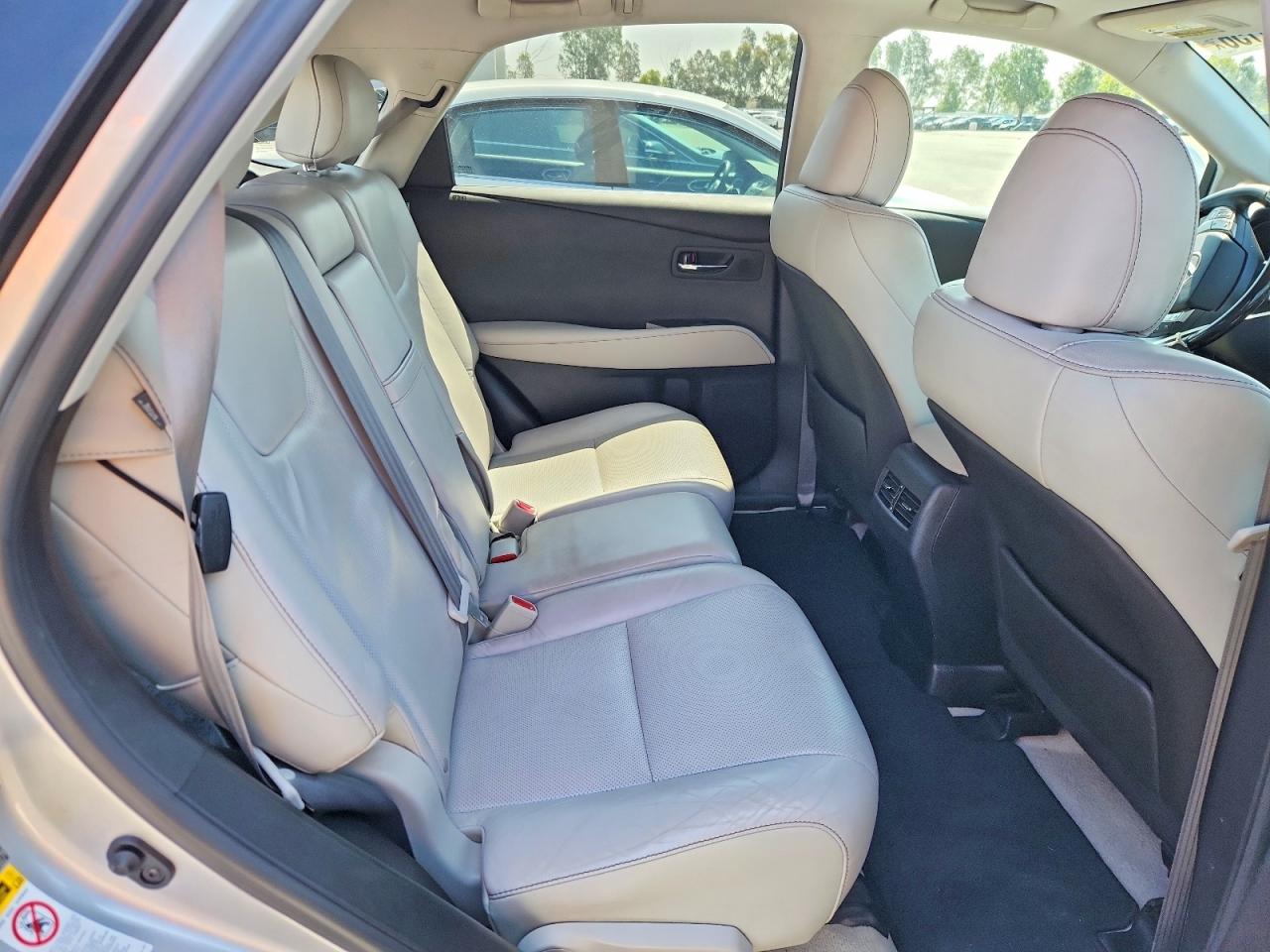 Lexus RX Base
