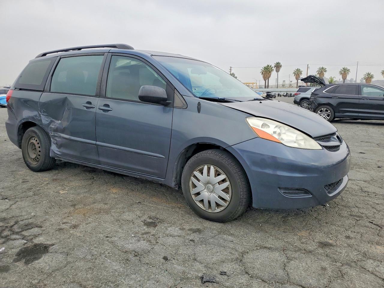 Toyota Sienna Ce 7-passenger