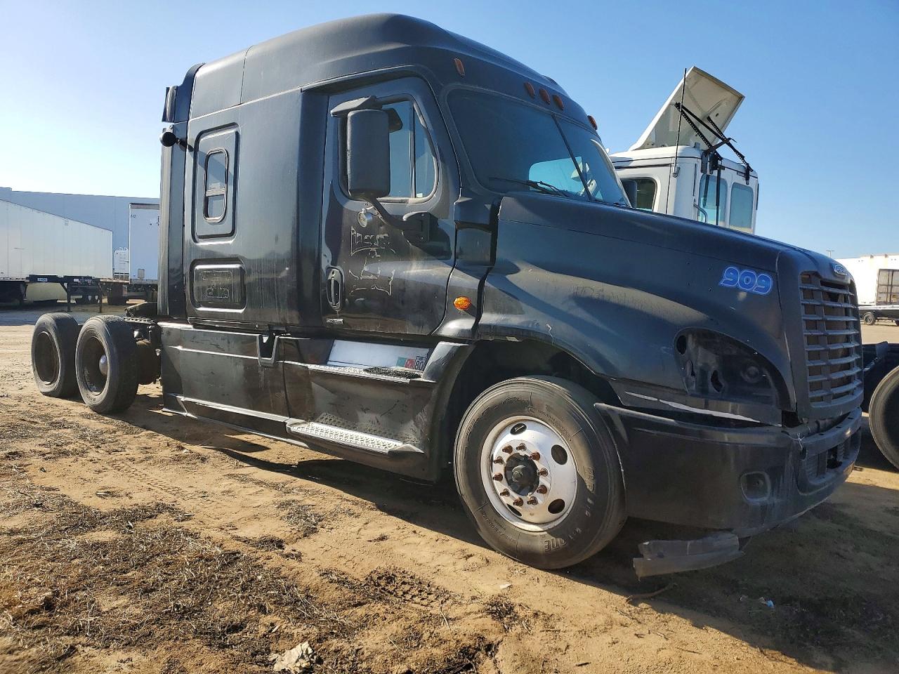 Salvage Freightliner Cascadia Image