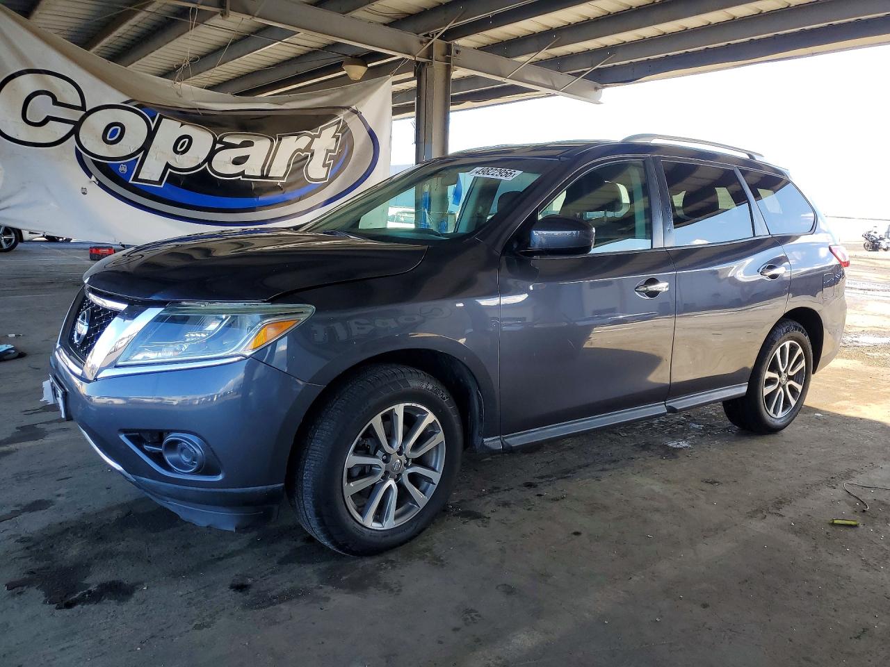 Salvage Nissan Pathfinder Image