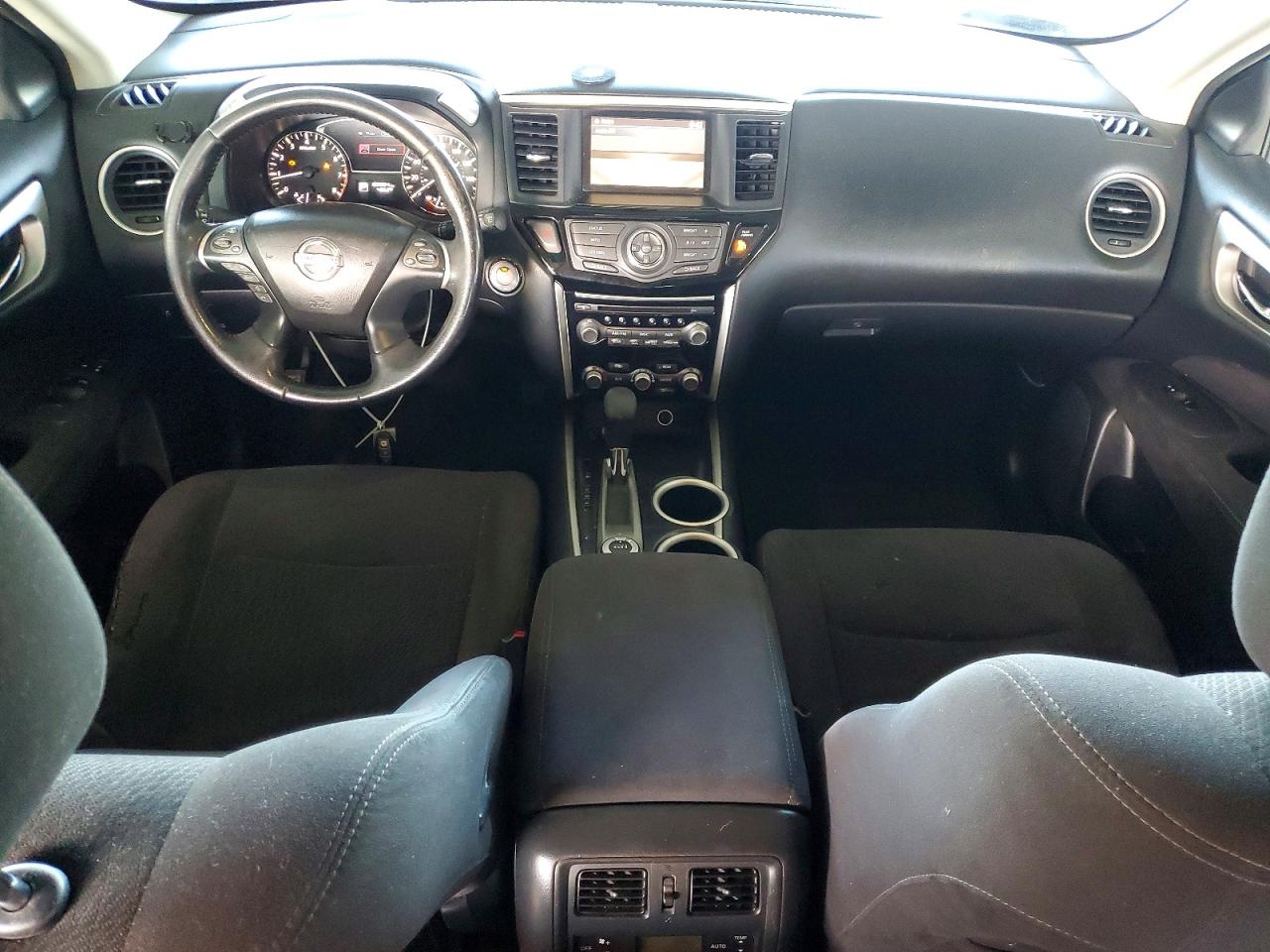 Nissan Pathfinder S