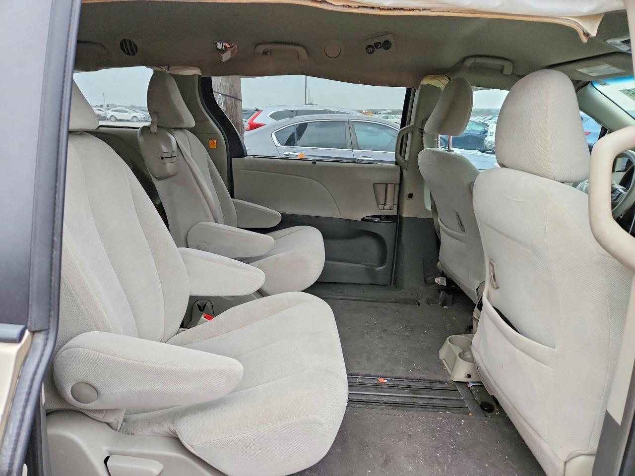 Toyota Sienna Le