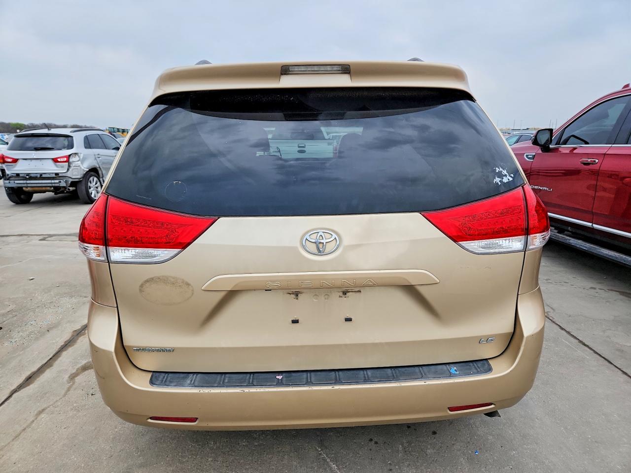 Toyota Sienna Le