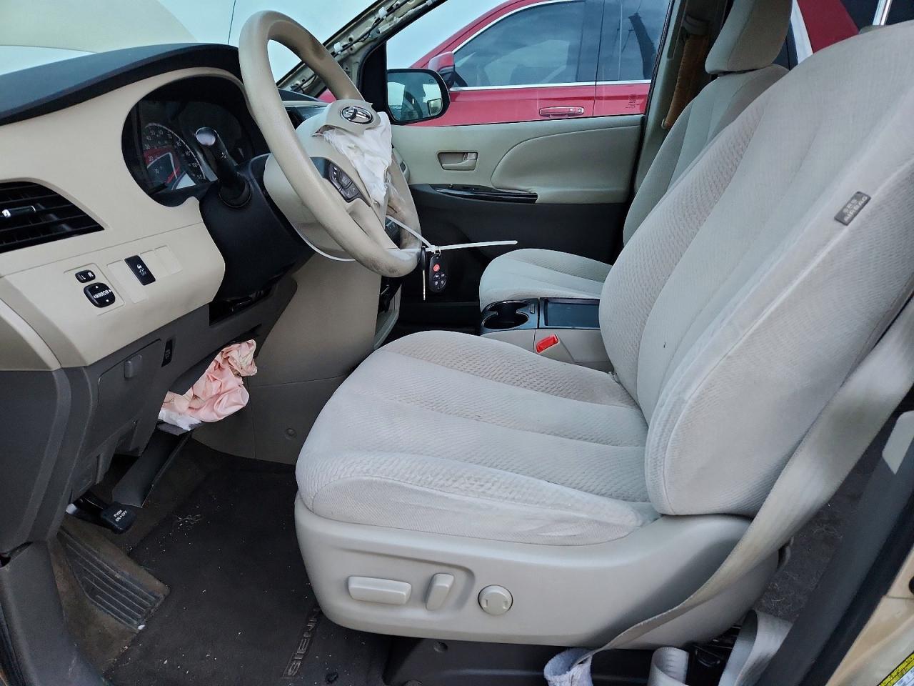Toyota Sienna Le