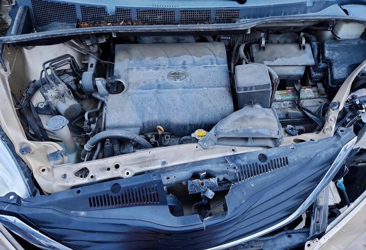 Toyota Sienna Le