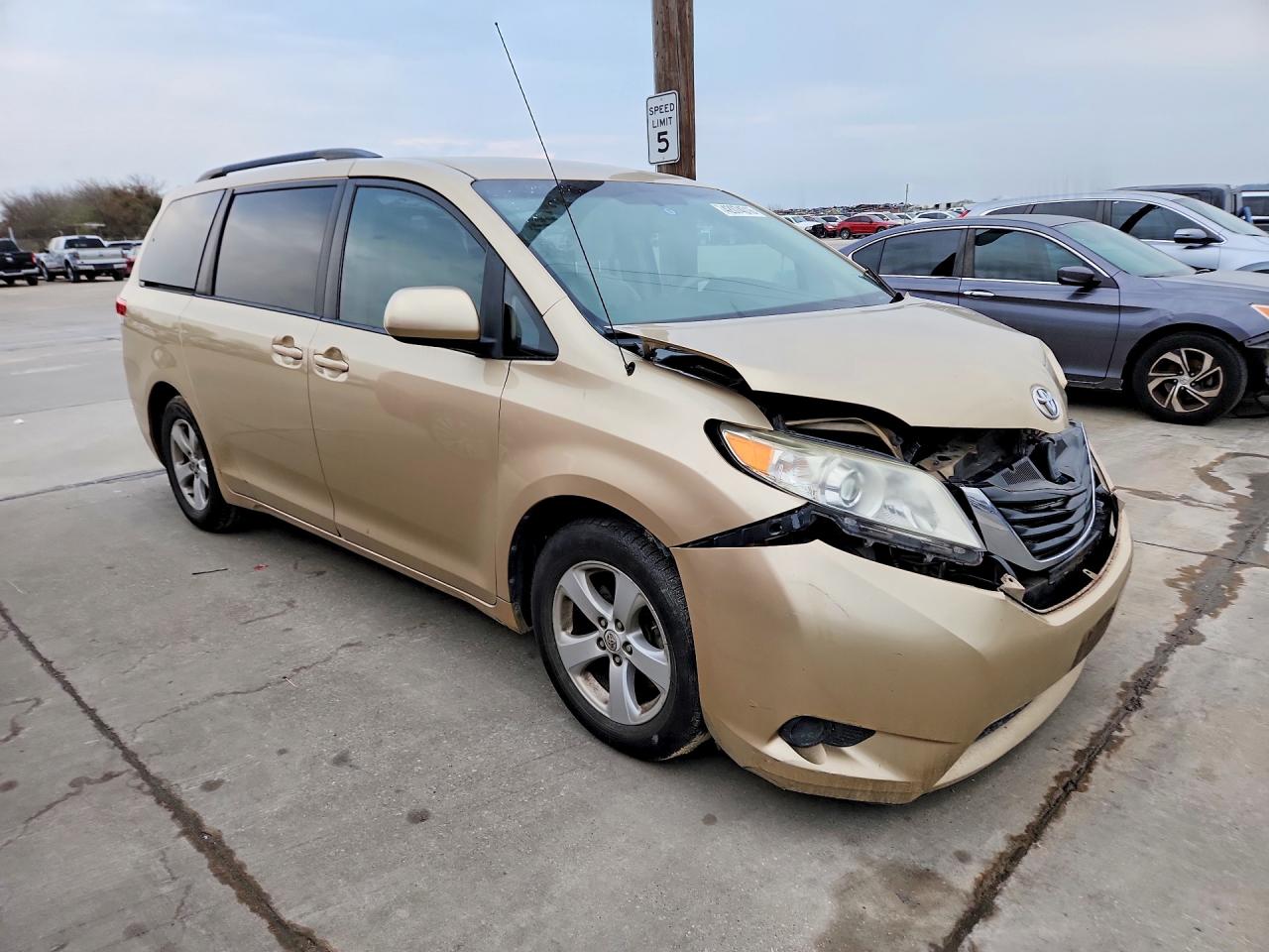 Toyota Sienna Le