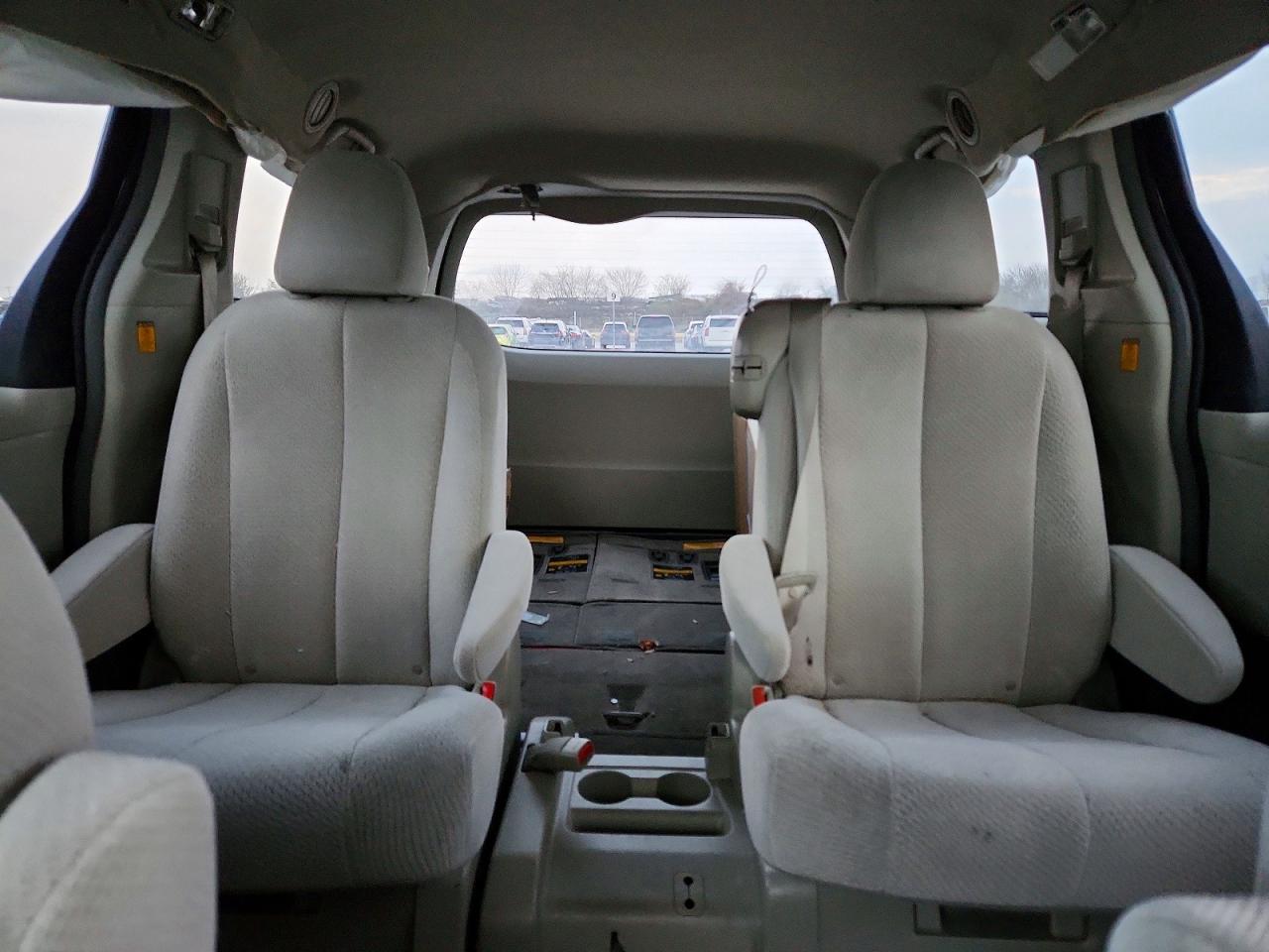 Toyota Sienna Le