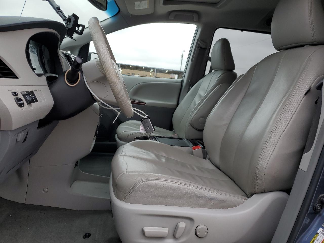 Toyota Sienna Xle 8-passenger