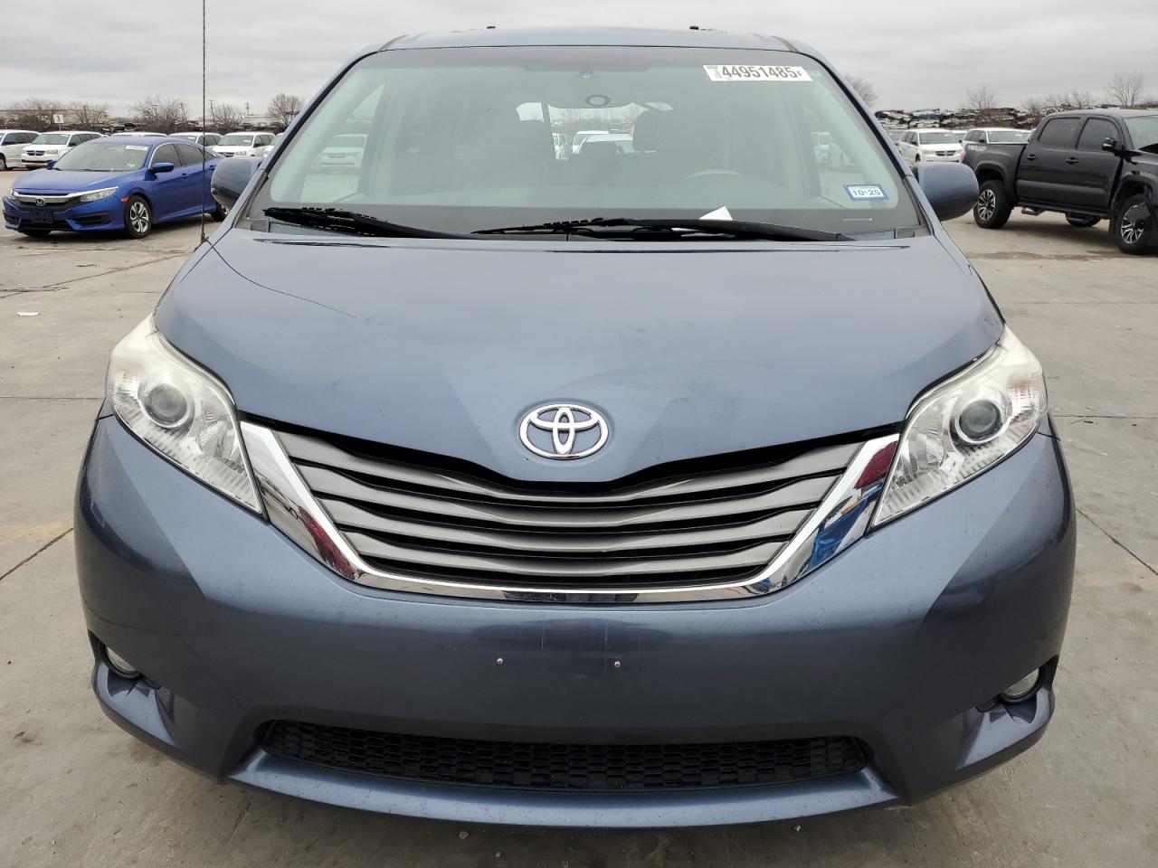 Toyota Sienna Xle 8-passenger