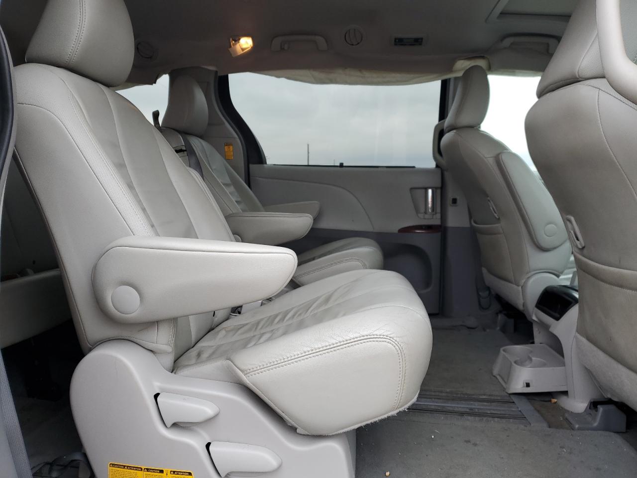 Toyota Sienna Xle 8-passenger