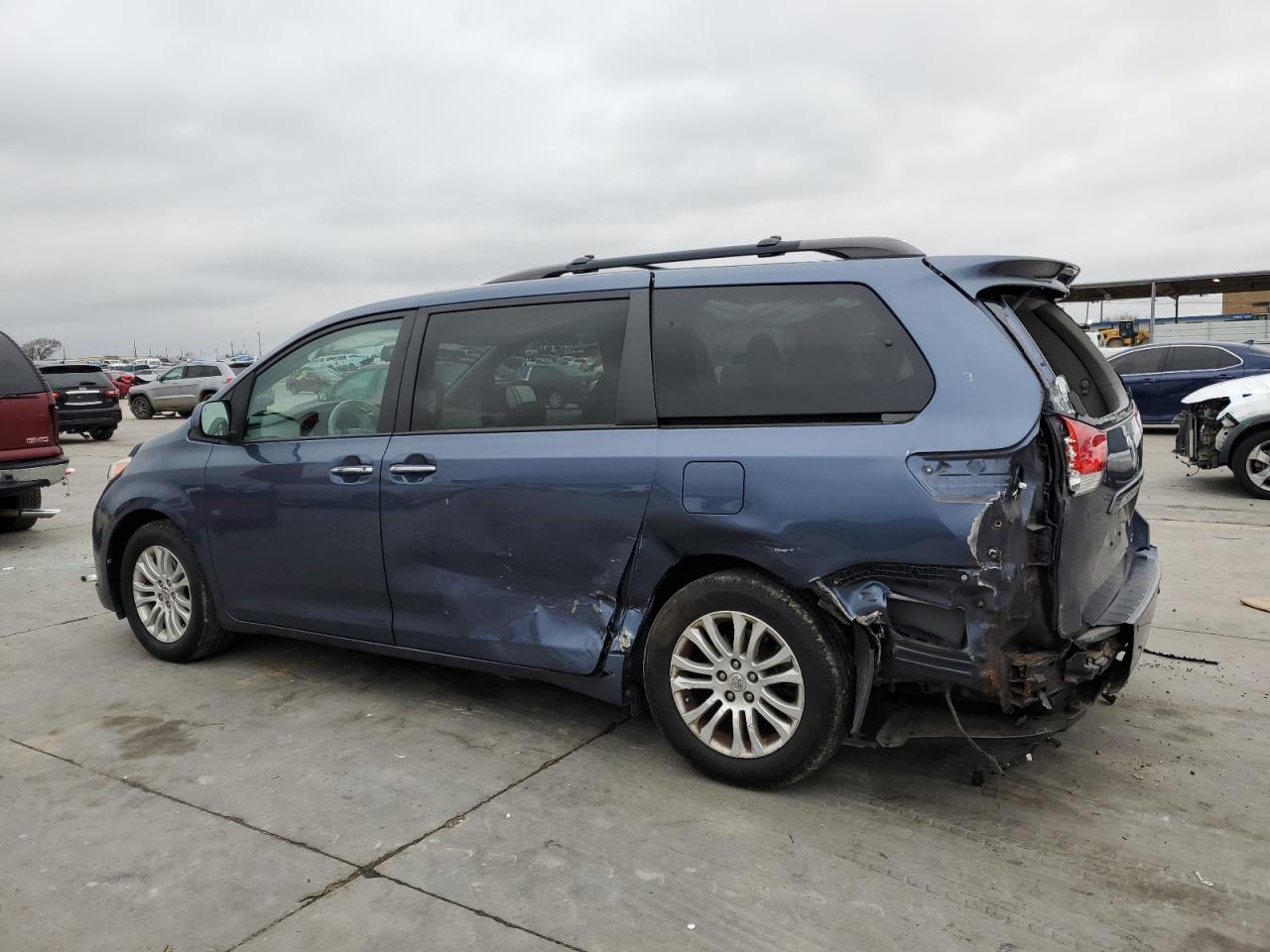 Toyota Sienna Xle 8-passenger