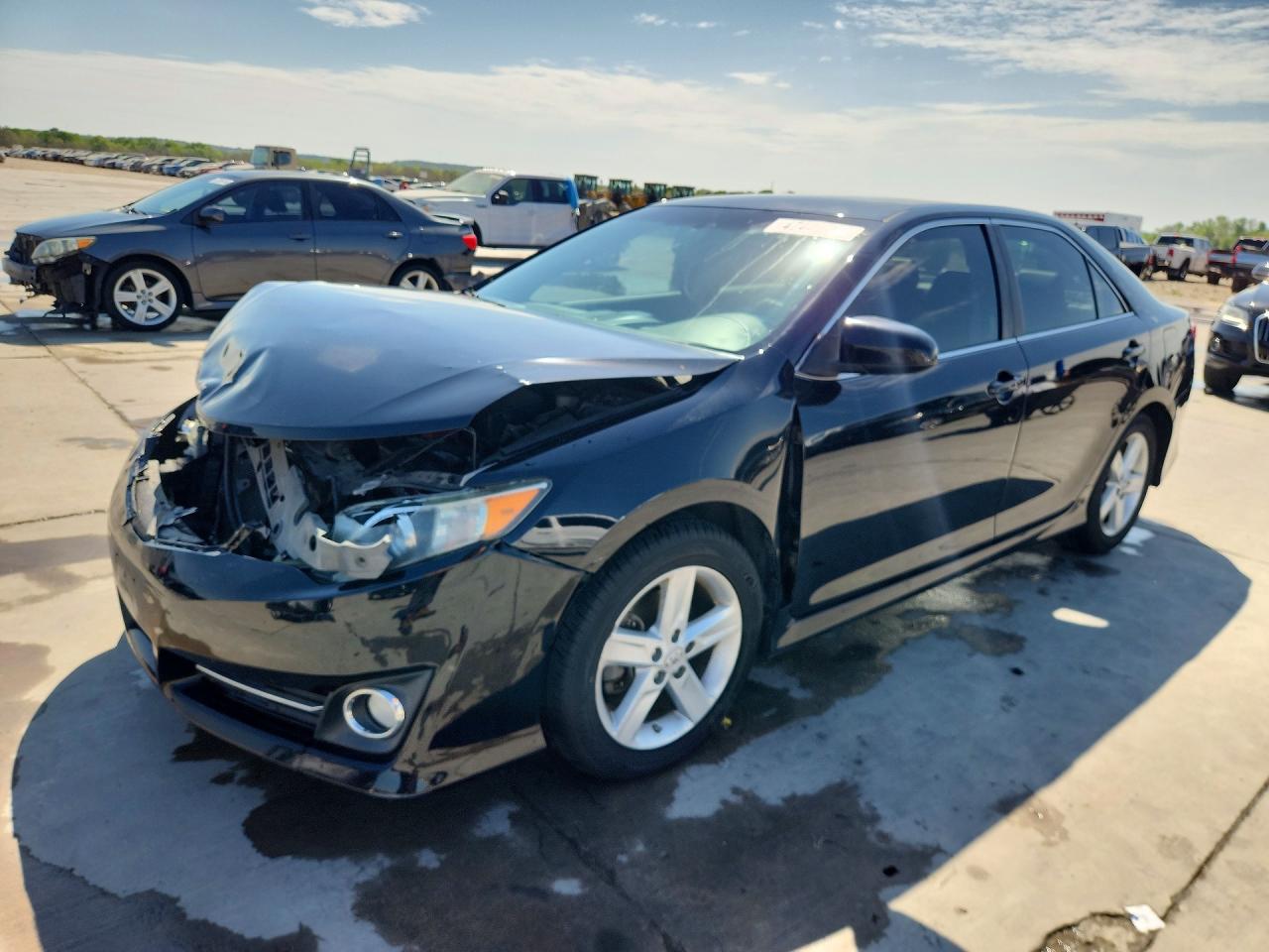 Salvage Toyota Camry Image