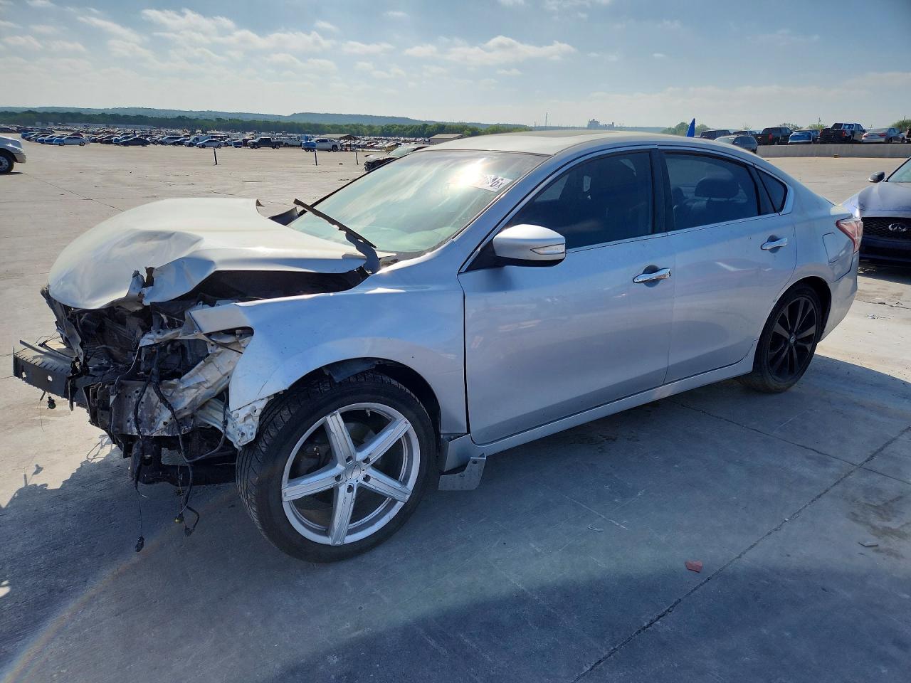 Salvage Nissan Altima Image
