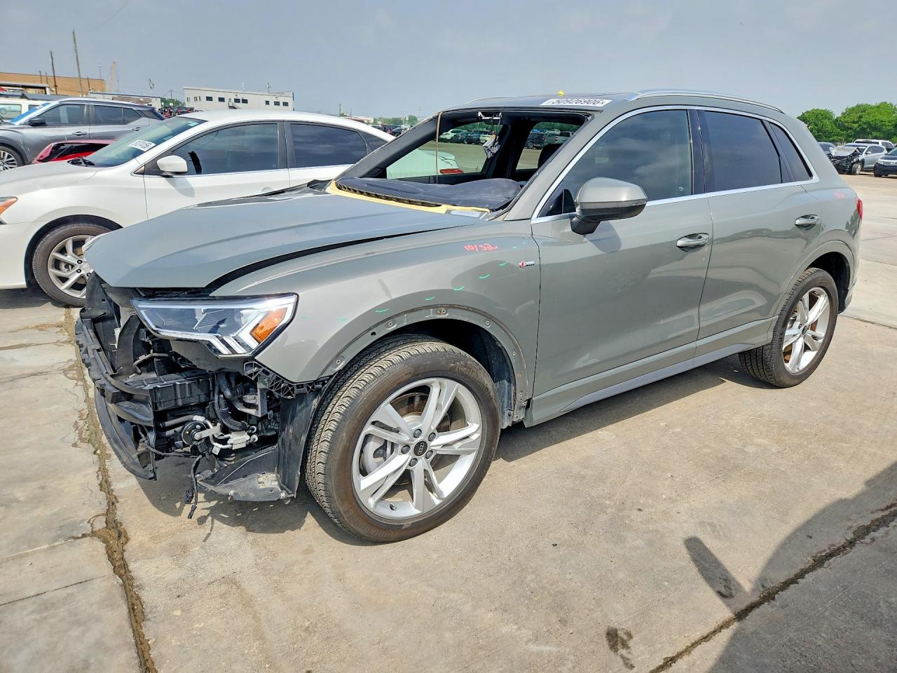Salvage Audi Q3 Image