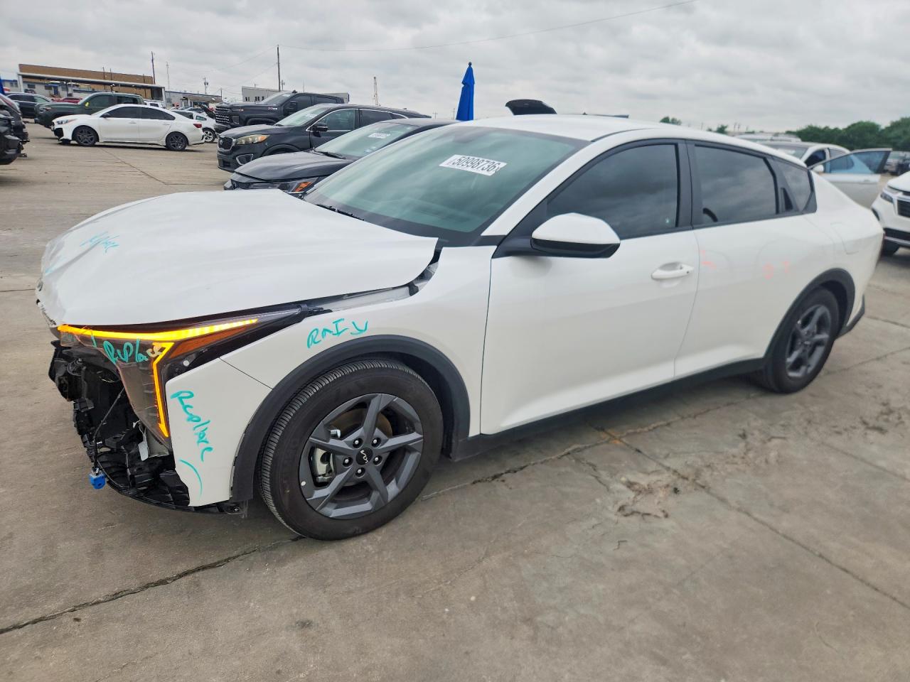Salvage Kia K4 Image