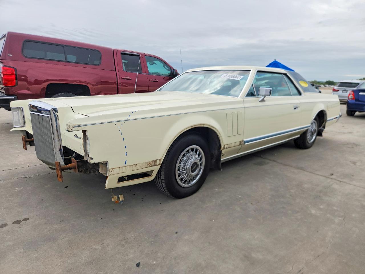 Salvage Lincoln Continental Image