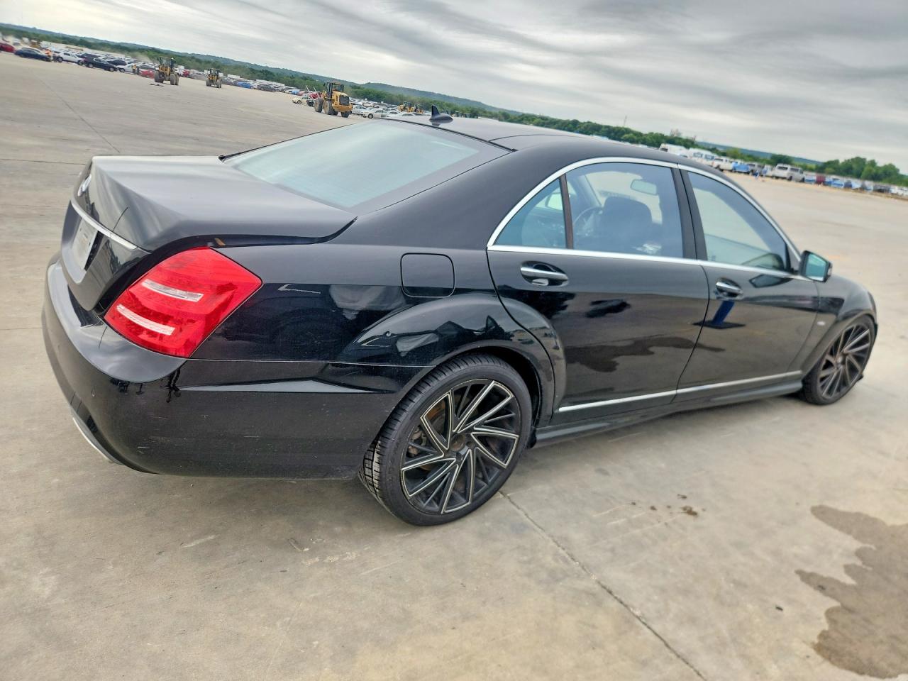 Mercedes-Benz S-Class 550