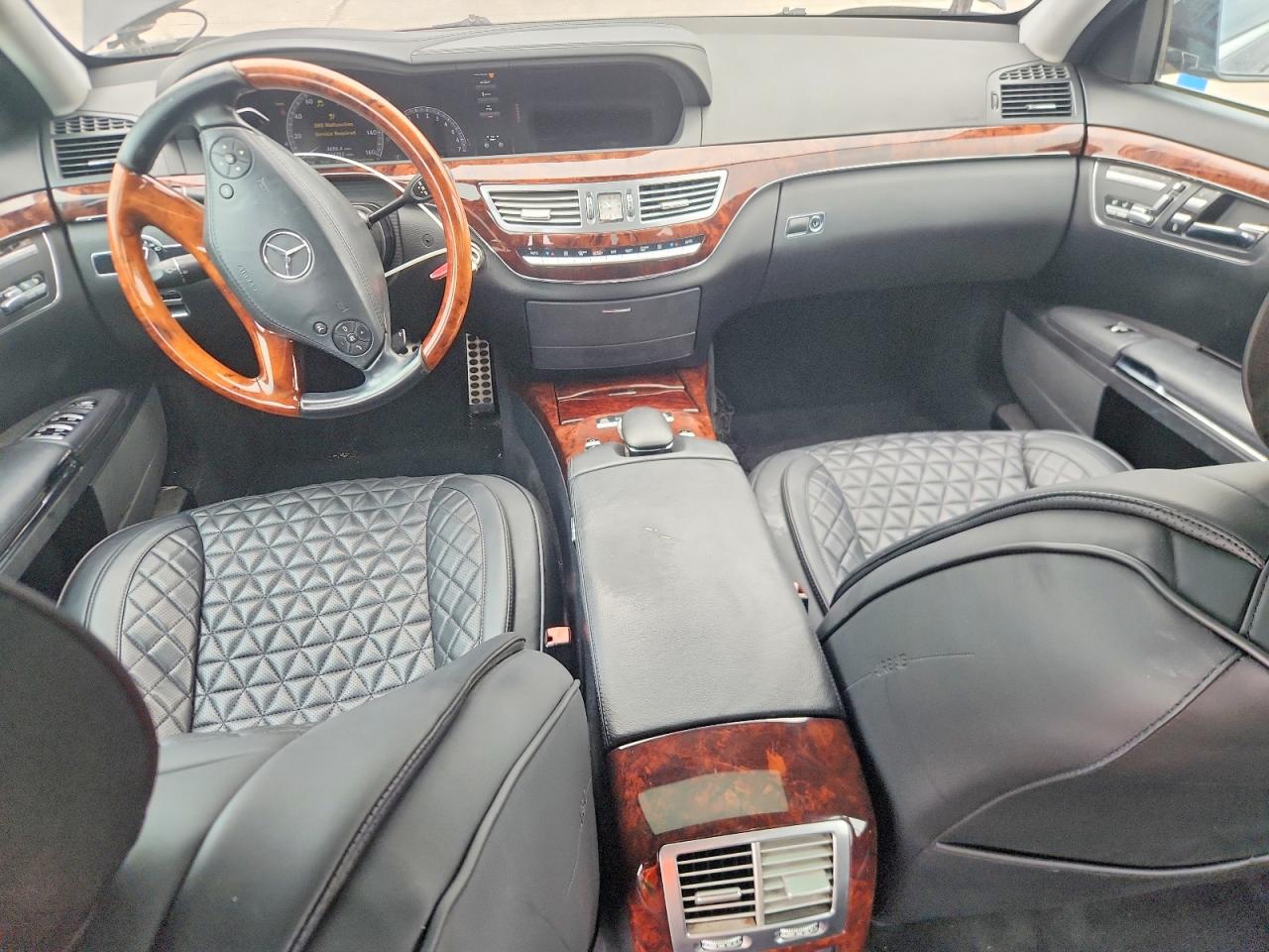 Mercedes-Benz S-Class 550