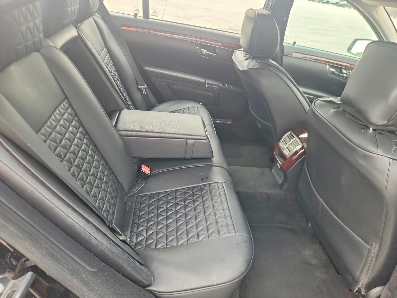 Mercedes-Benz S-Class 550