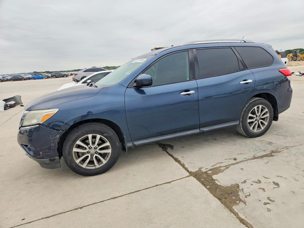 Salvage Nissan Pathfinder Image