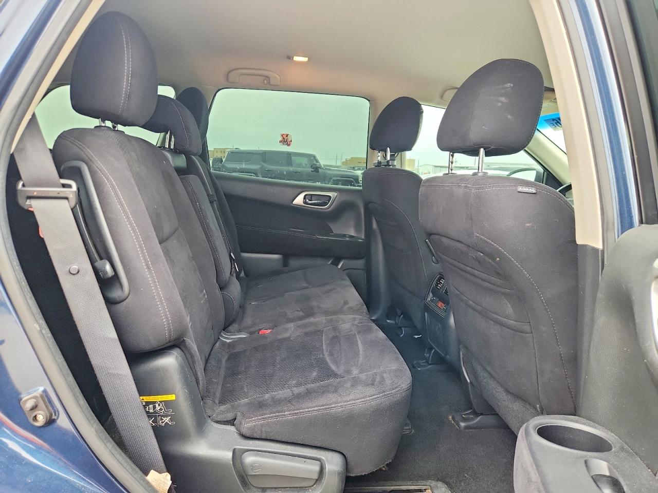 Nissan Pathfinder S