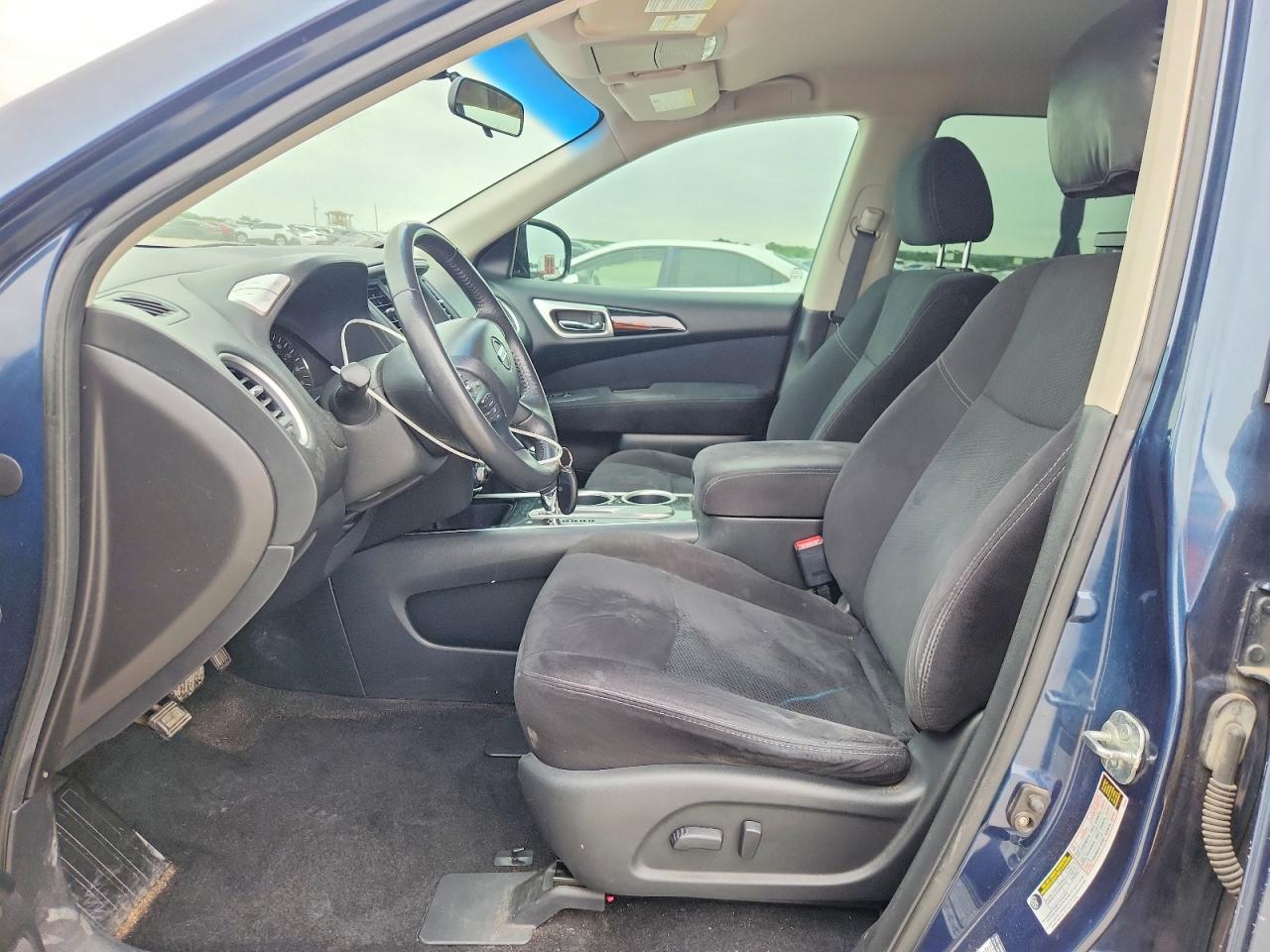 Nissan Pathfinder S