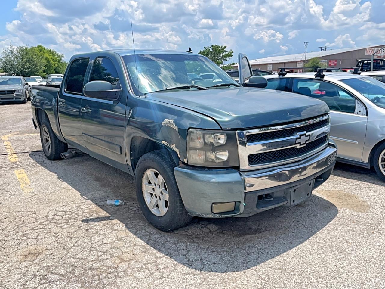 Salvage Chevrolet Silverado Image
