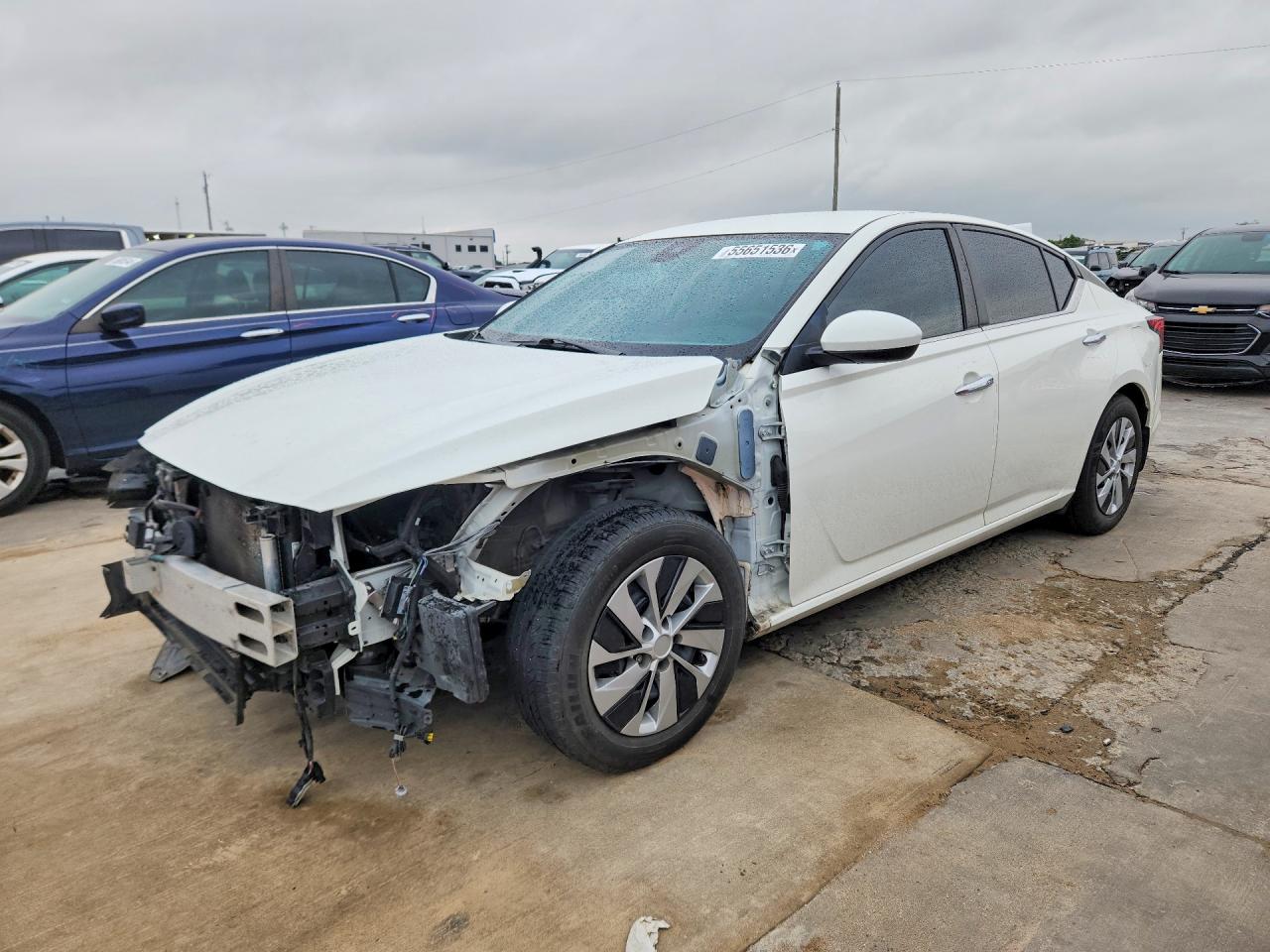 Salvage Nissan Altima Image