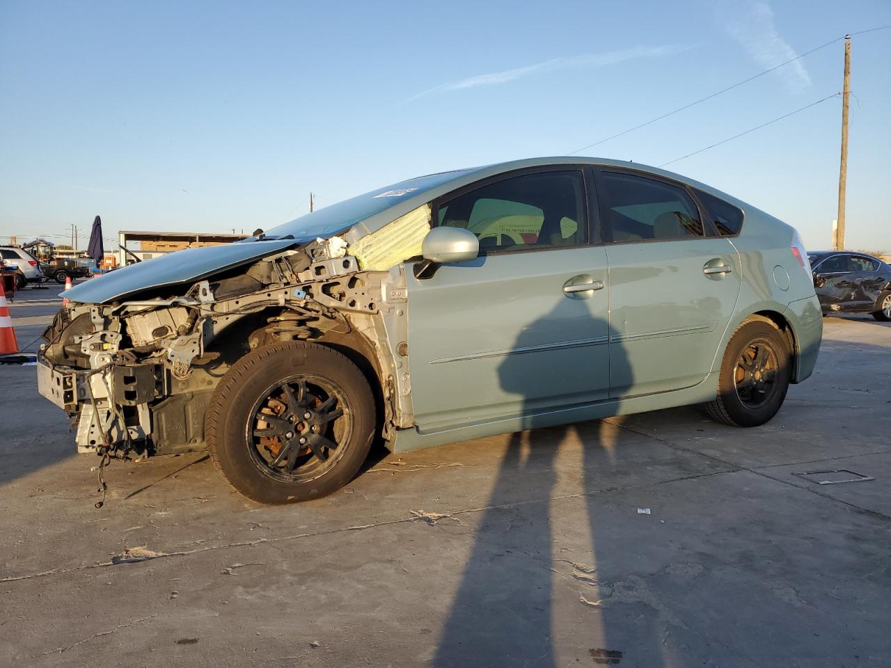 Salvage Toyota Prius Image