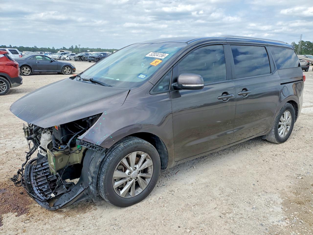 Salvage Kia Sedona Image