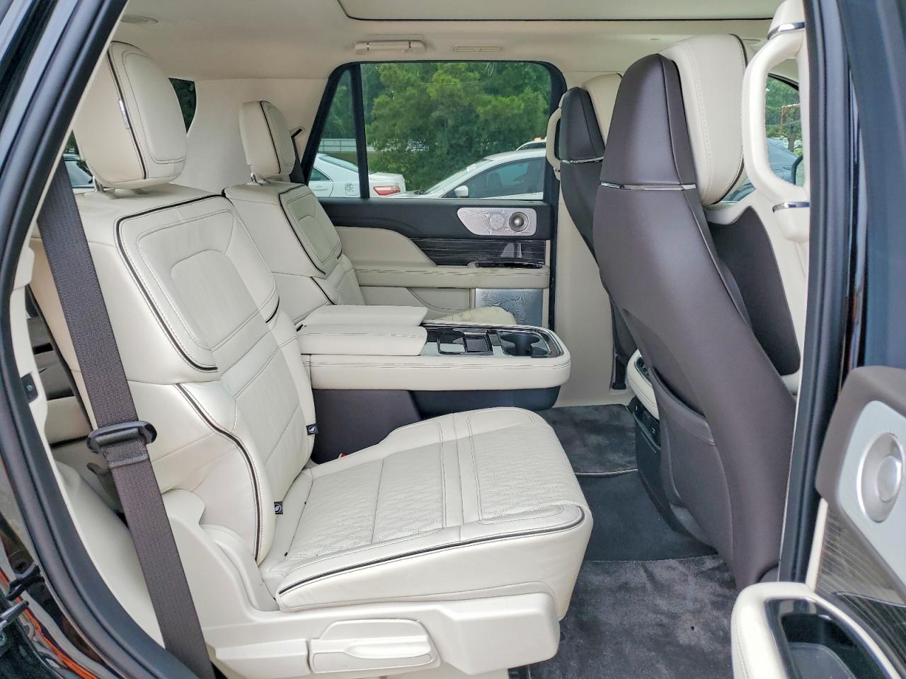 Lincoln Navigator Black Label