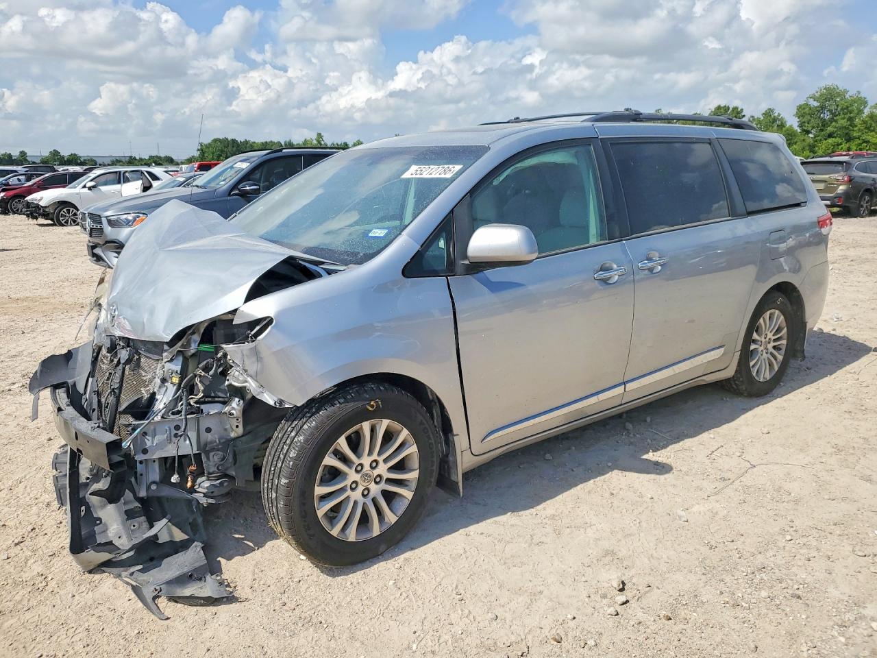 Salvage Toyota Sienna Image